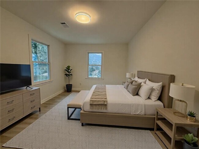 Building Photo - 3663 Heatherwood Dr NE