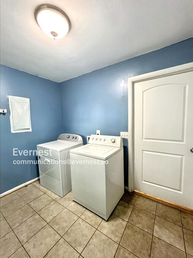 Building Photo - 1020 Delmas Ave