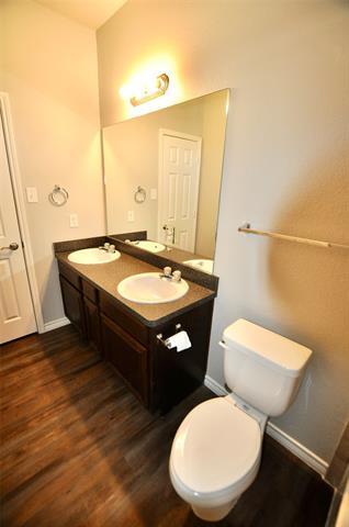 Building Photo - 1106 Story Book Ln