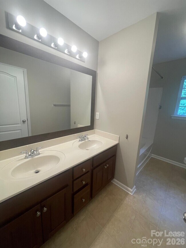 Building Photo - 13606 Delstone Dr