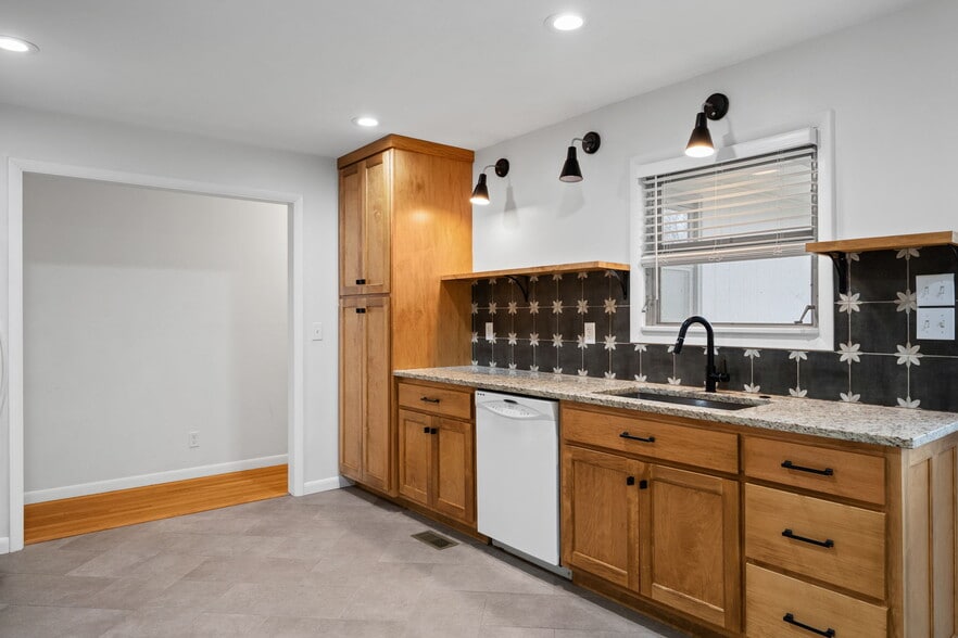 Building Photo - 2115 Ballard Pl