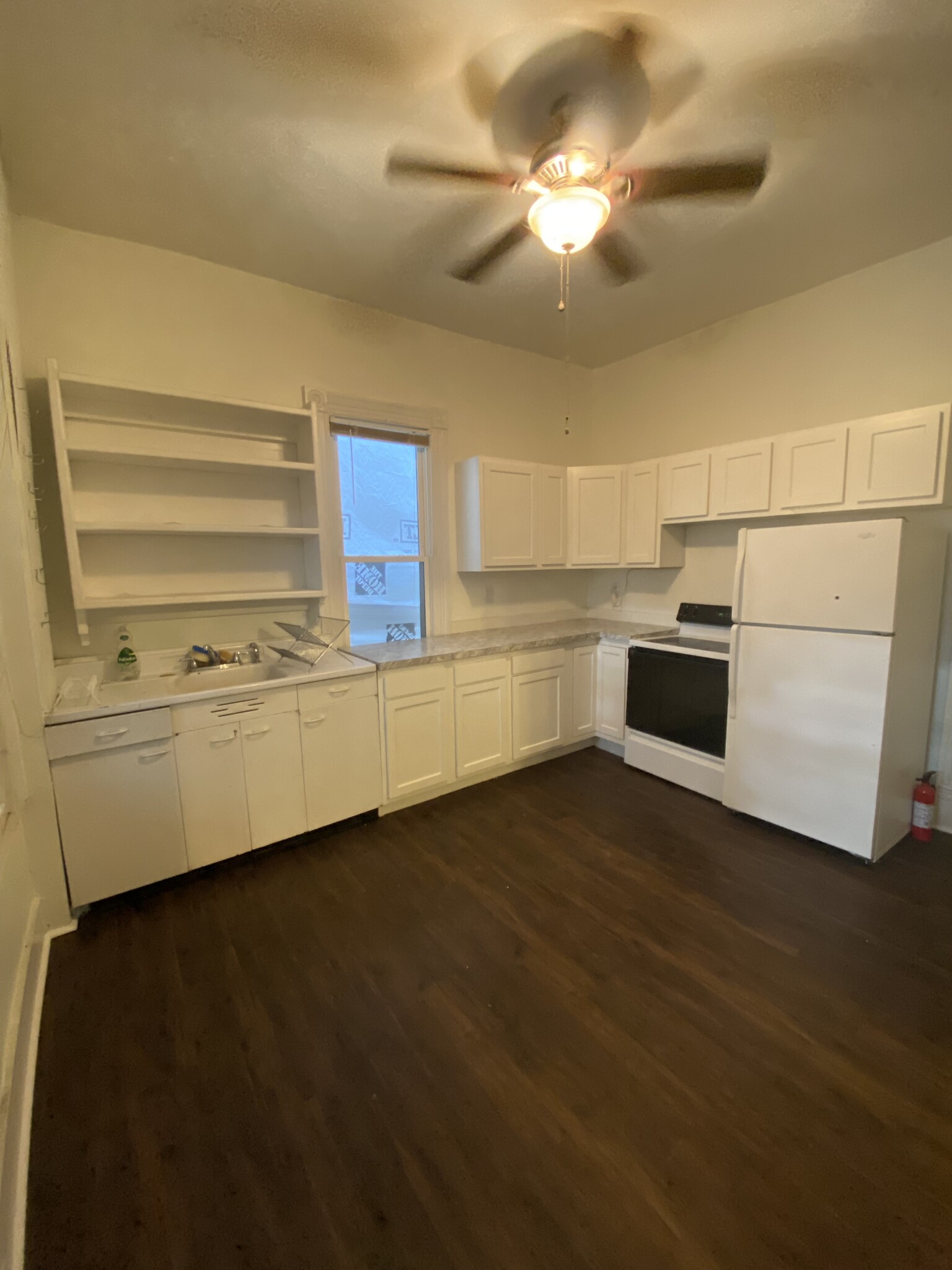 Kitchen - 1430 S Floyd St