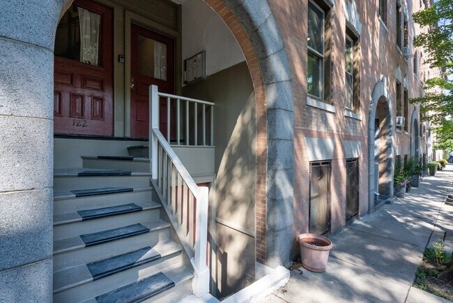 Building Photo - 122 Union Pk St