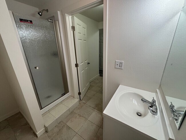 Building Photo - 2248 Madrona Dr SE
