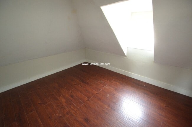 Building Photo - 529 Hawthorne Ave