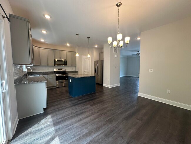Building Photo - 1200 Bluemoon Dr