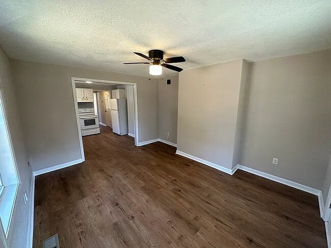 Building Photo - 1 Bedroom 1 Bathroom Duplex