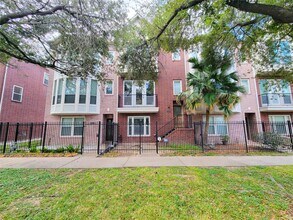 Building Photo - 3010 La Branch St