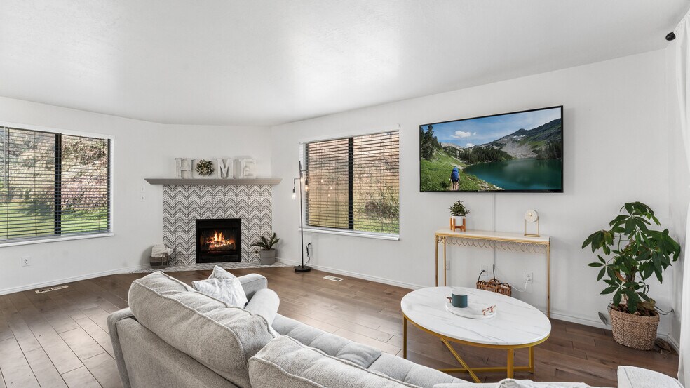 Building Photo - 9225 S Jefferson Cv