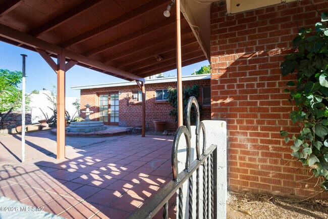 Building Photo - 535 N Cimarron St
