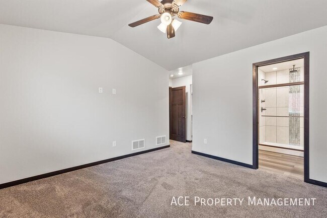 Building Photo - 840 Jones Dr
