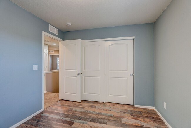 Building Photo - 5 bedroom single family home in Castle Rock.