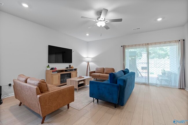 Building Photo - 14971 Greenleaf Dr