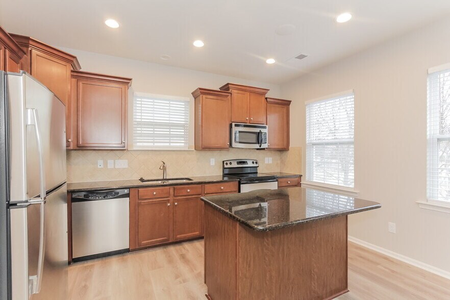 Building Photo - 9948 Evergreen Terrace Dr