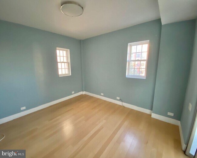 Building Photo - 1124 10th St NW