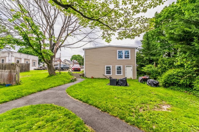 Building Photo - 123 Main St