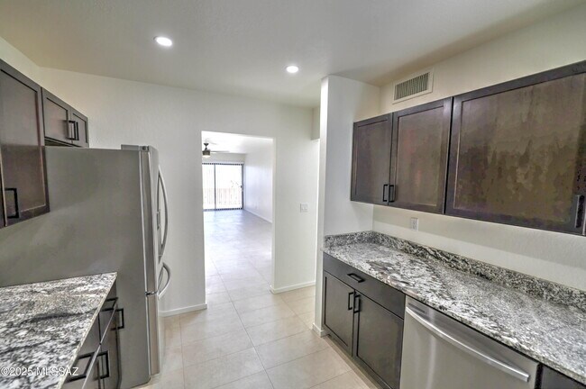 Building Photo - 5144 N Avenida Primera