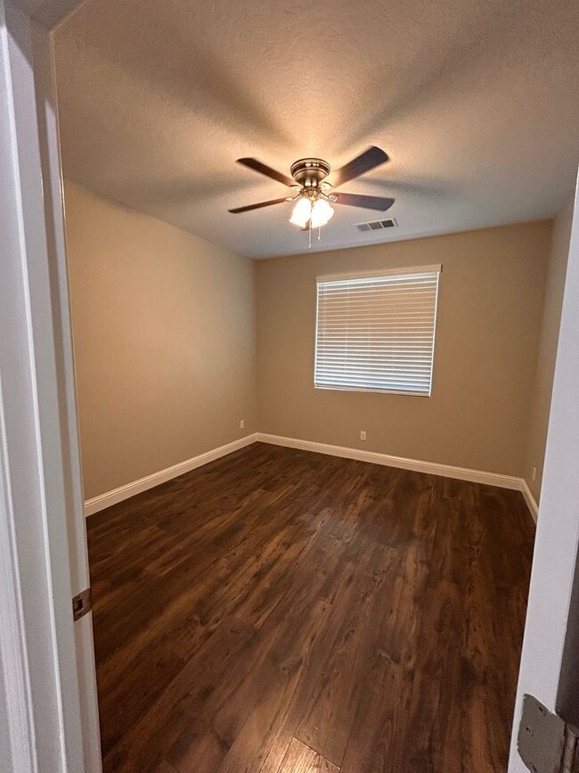Building Photo - Gorgeous home for rent in Visalia