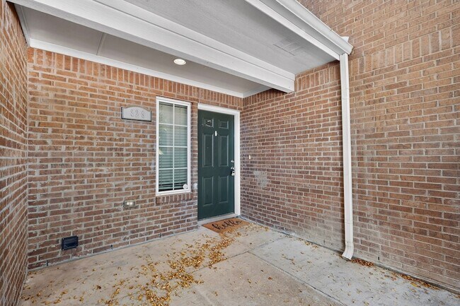 Building Photo - 829 Summercreek Dr