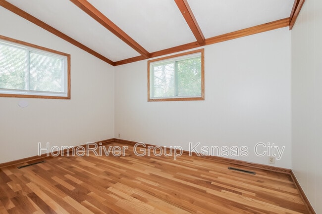 Building Photo - 1124 NE 52nd Pl