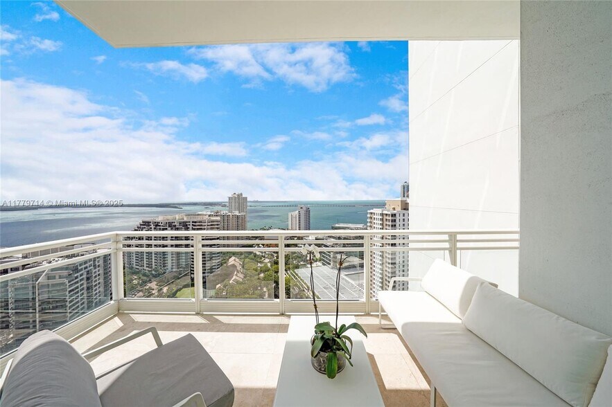 Building Photo - 900 Brickell Key Blvd