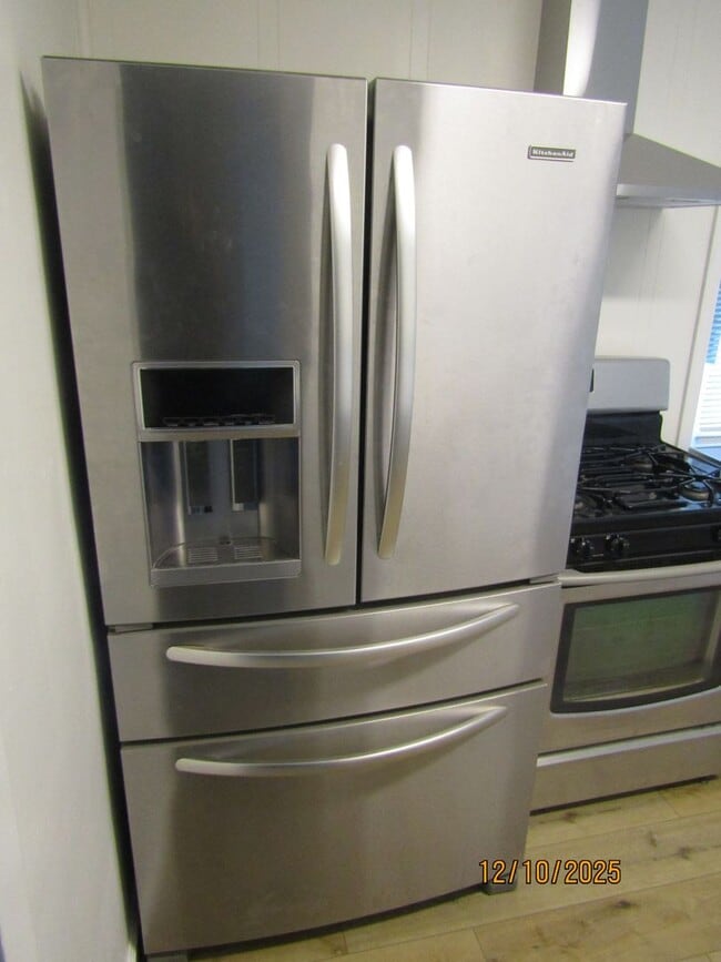 Building Photo - Very Rare 2 Bedroom House on a large lot with separate bonus unit!