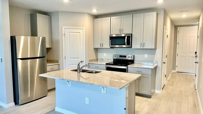 Building Photo - 5852 Ocean Isle Dr