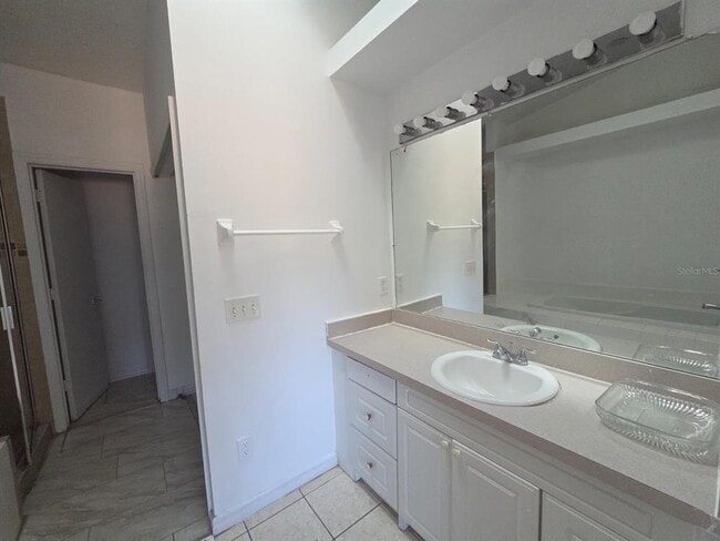 Building Photo - 475 Caribbean Dr