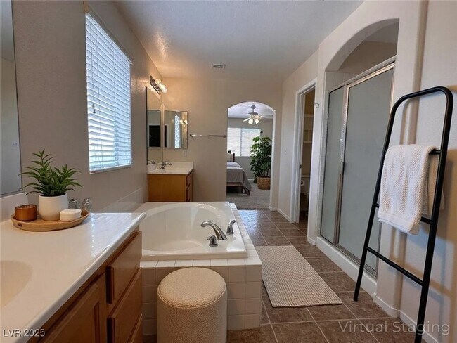 Building Photo - 2586 Highland Cliff Dr