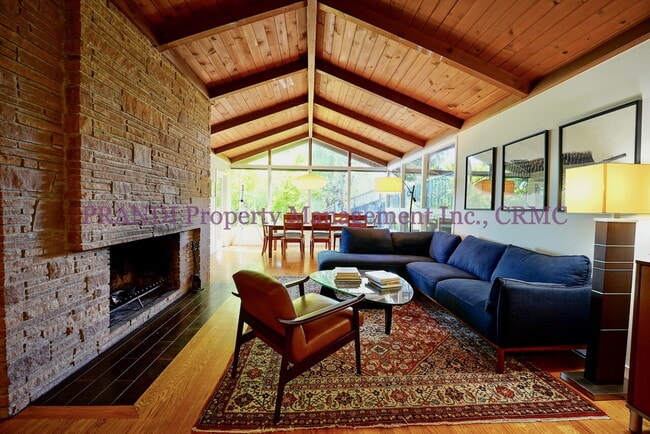 Building Photo - Spacious Greenbrae View Home with Privacy ...