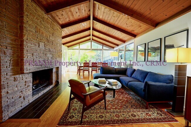 Building Photo - Stylish Greenbrae Home with Sweeping Views...