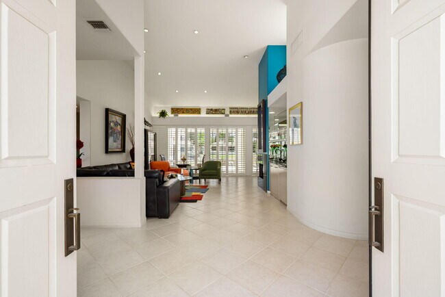 Building Photo - 75395 Riviera Dr