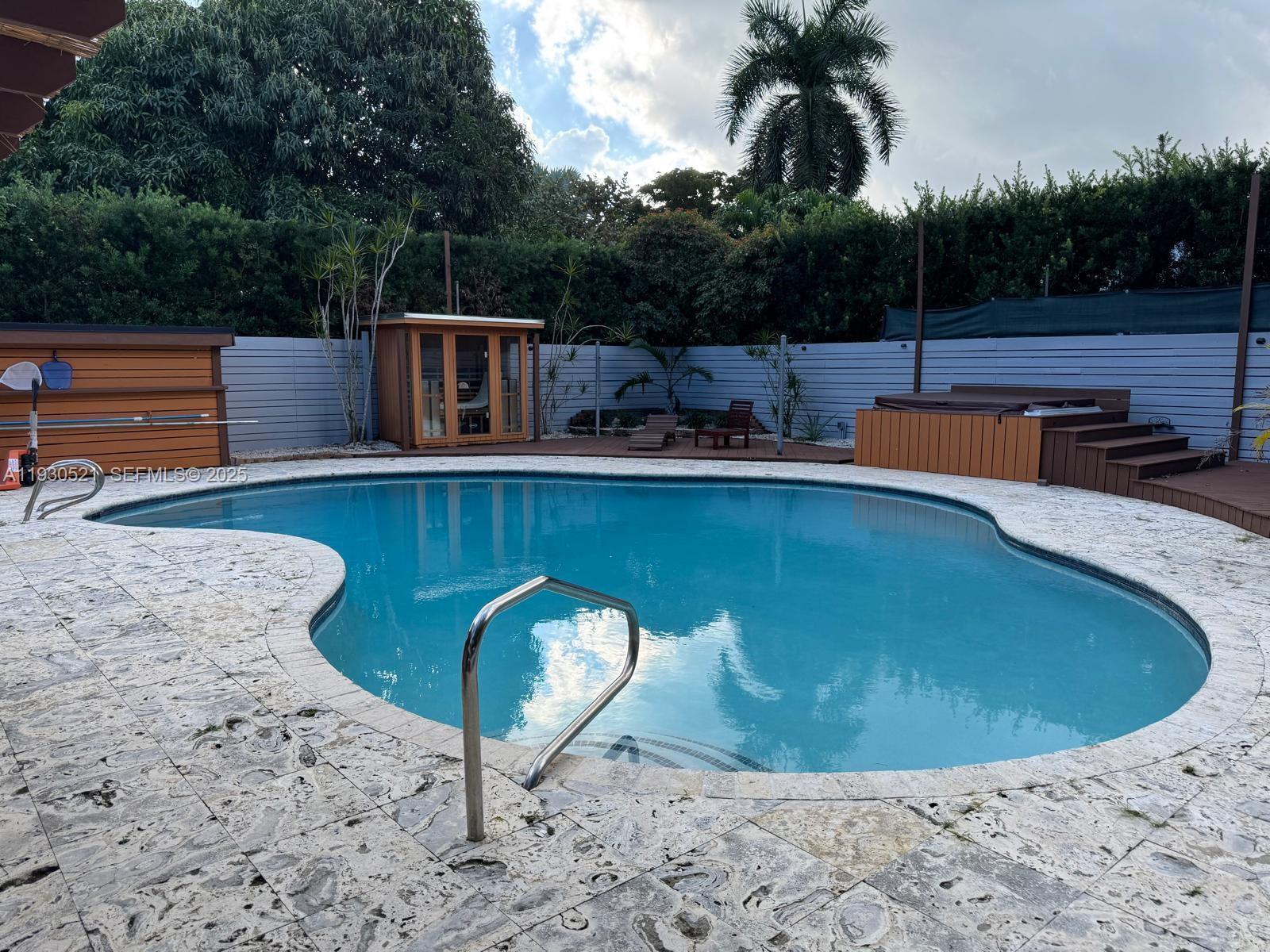 Building Photo - 985 NE 115th St