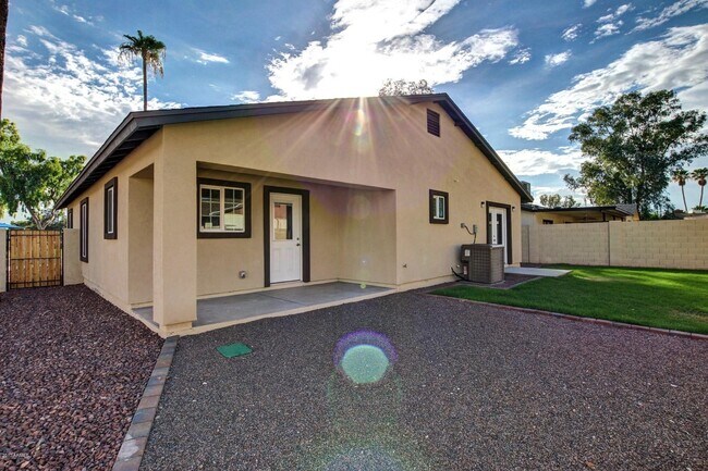 Primary Photo - 4820 W Golden Ln