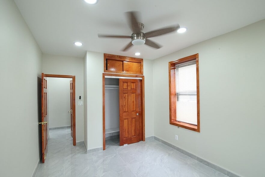 Building Photo - 1711 Davidson Ave