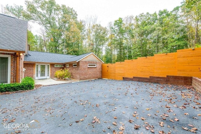 Building Photo - 661 Luther Ct