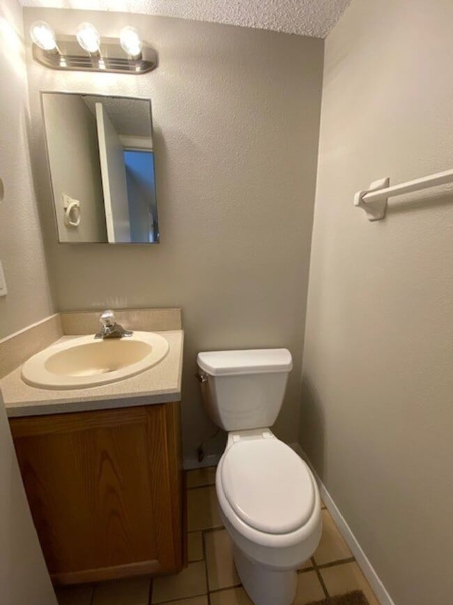 Building Photo - Daytona Beach 2/2.5 townhome