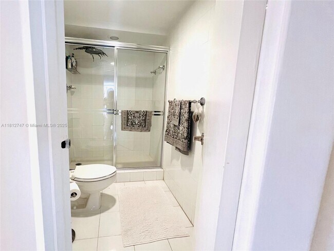 Building Photo - 2333 Brickell Ave