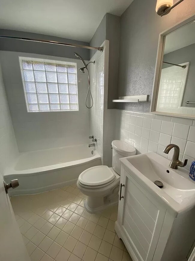 Building Photo - 431 Hambrick Rd