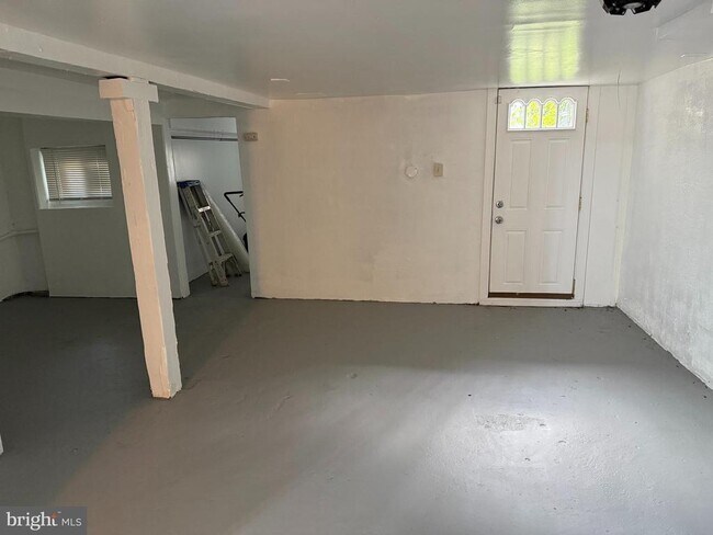 Building Photo - 2807 Presstman St