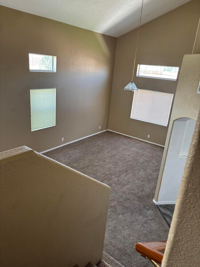 Building Photo - 7123 Husky Dr NE