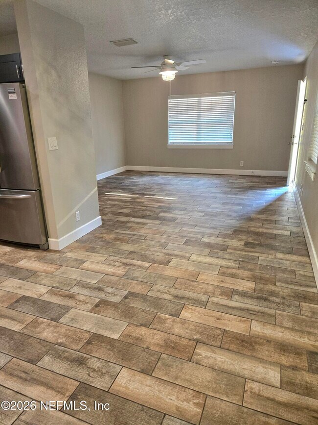 Building Photo - 615 Luna Ct