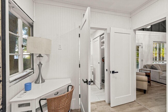 Building Photo - 1017 SW 4th St