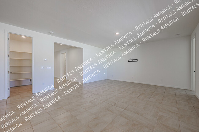 Building Photo - 4806 S 110th Ave