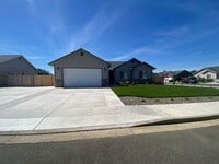 Building Photo - 105 Citation Ct