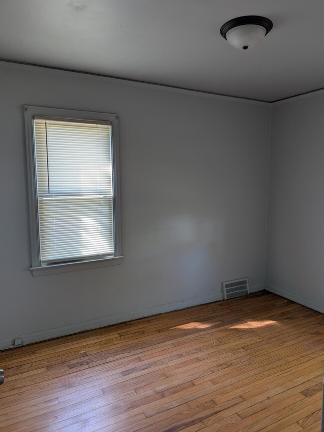 Building Photo - 16701 Stahelin Ave
