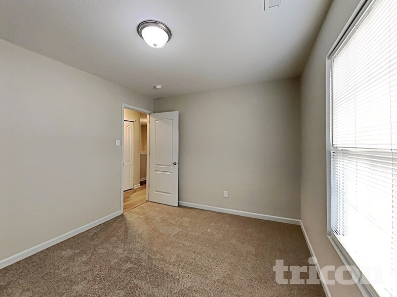 Building Photo - 285 Aershire Ct