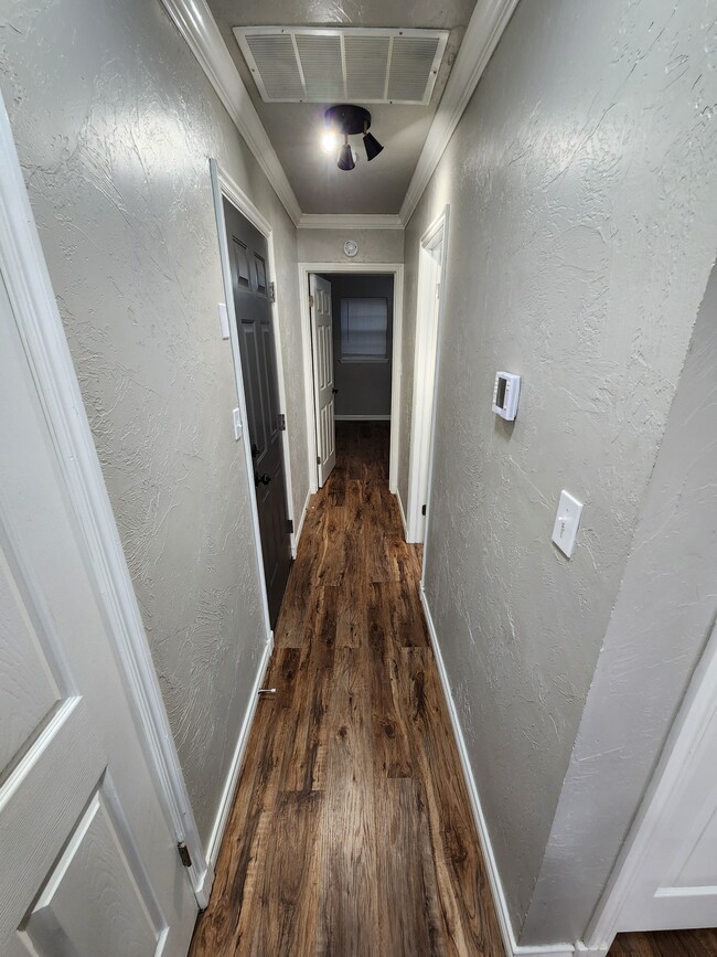 Building Photo - 204 S Morrison Dr