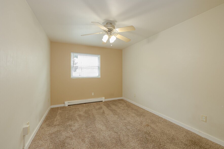 Building Photo - 836 Vine Ave