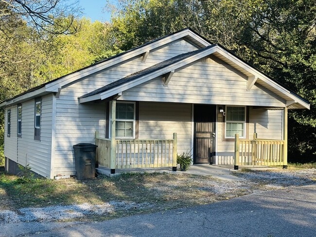 Primary Photo - 516 Verbena St